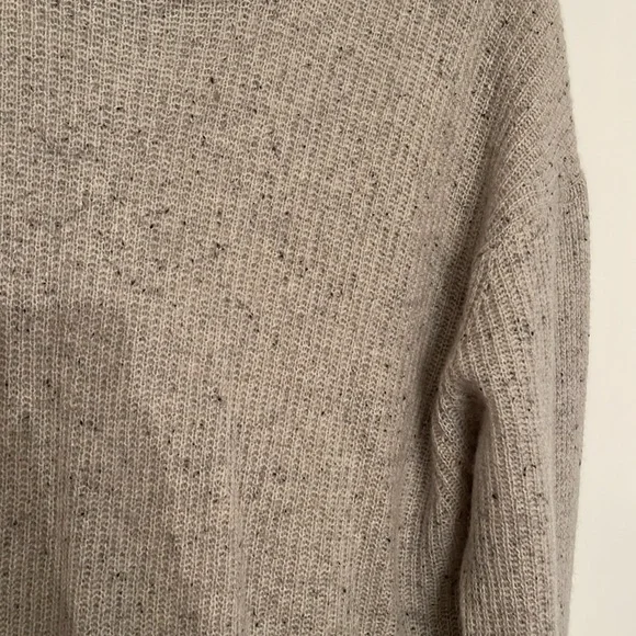 Line Sweater - Picture 5 of 7